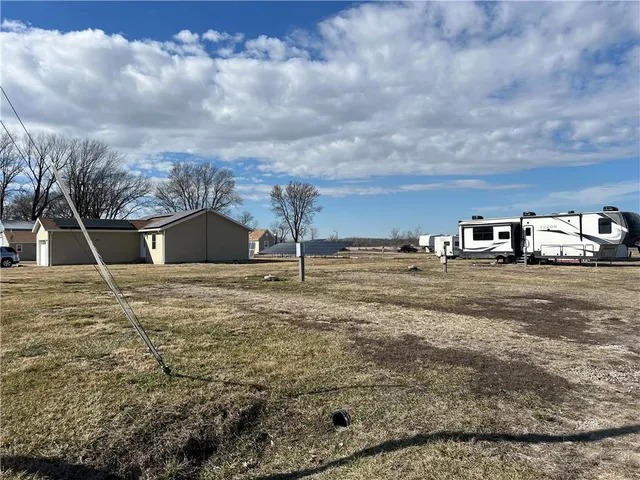 $325,000 | 713-711 Vine Street, Burlington Junction, MO 64428