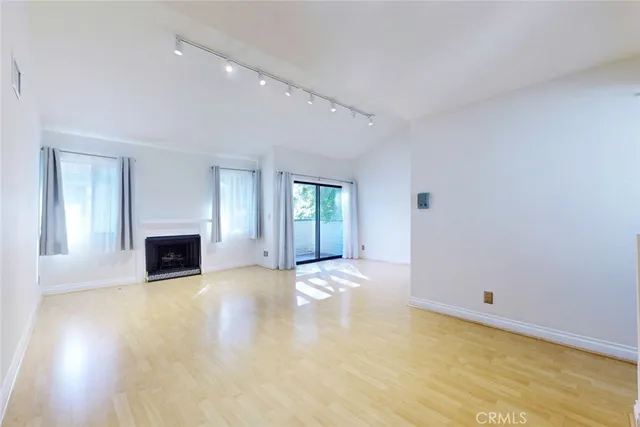 $549,999 | 10504 Sunland Boulevard, Unit 5, Sunland, CA 91040