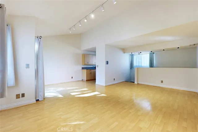 $549,999 | 10504 Sunland Boulevard, Unit 5, Sunland, CA 91040