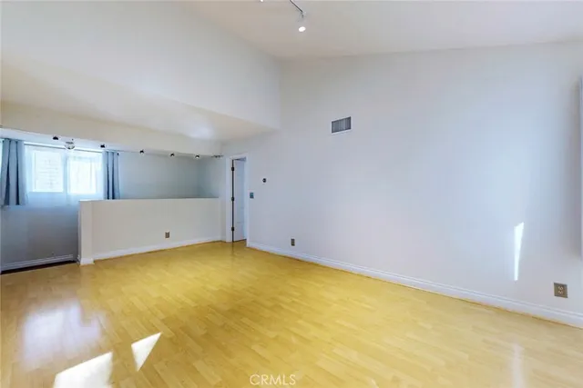 $549,999 | 10504 Sunland Boulevard, Unit 5, Sunland, CA 91040