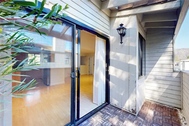 $549,999 | 10504 Sunland Boulevard, Unit 5, Sunland, CA 91040