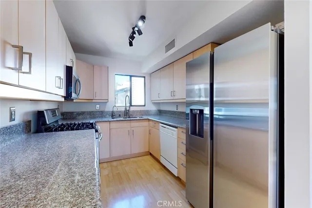 $549,999 | 10504 Sunland Boulevard, Unit 5, Sunland, CA 91040