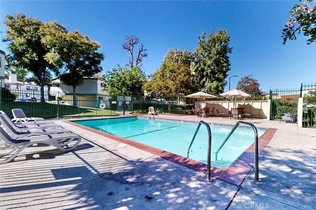 $549,999 | 10504 Sunland Boulevard, Unit 5, Sunland, CA 91040