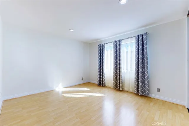 $549,999 | 10504 Sunland Boulevard, Unit 5, Sunland, CA 91040