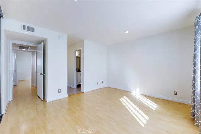 $549,999 | 10504 Sunland Boulevard, Unit 5, Sunland, CA 91040