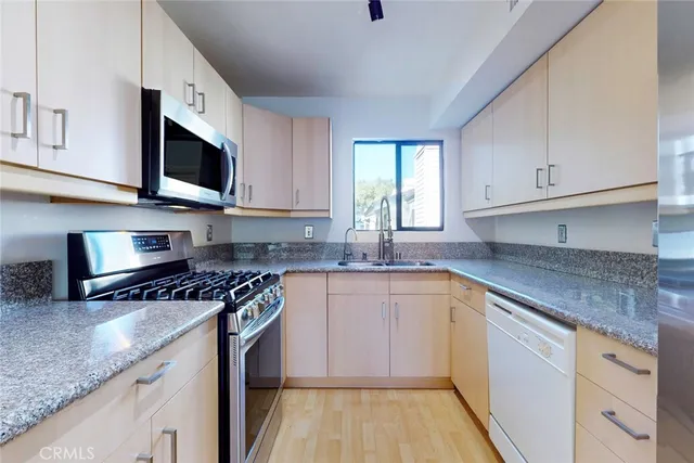 $549,999 | 10504 Sunland Boulevard, Unit 5, Sunland, CA 91040