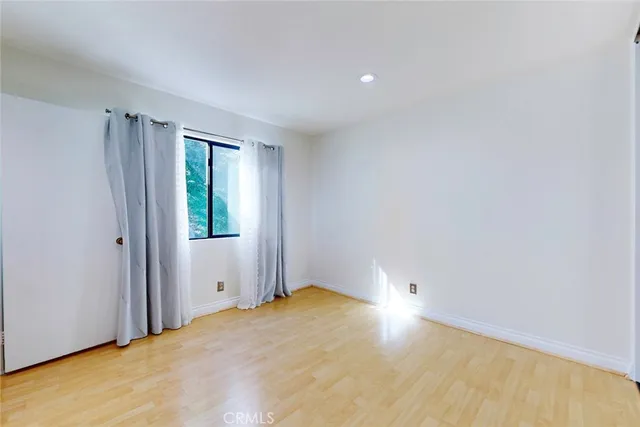 $549,999 | 10504 Sunland Boulevard, Unit 5, Sunland, CA 91040