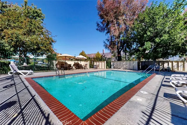 $549,999 | 10504 Sunland Boulevard, Unit 5, Sunland, CA 91040