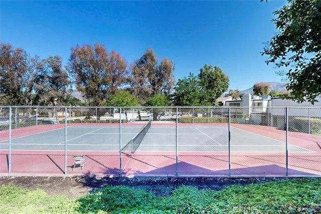 $549,999 | 10504 Sunland Boulevard, Unit 5, Sunland, CA 91040