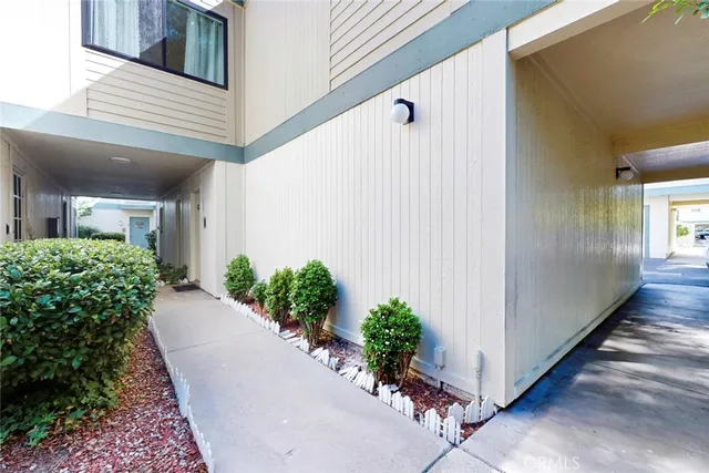 $549,999 | 10504 Sunland Boulevard, Unit 5, Sunland, CA 91040