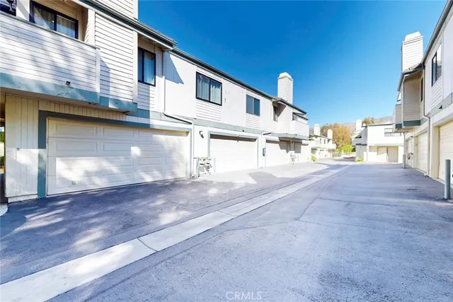 $549,999 | 10504 Sunland Boulevard, Unit 5, Sunland, CA 91040