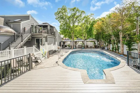 $899,000 | 129 Gleeland Street, Deer Park, NY 11729