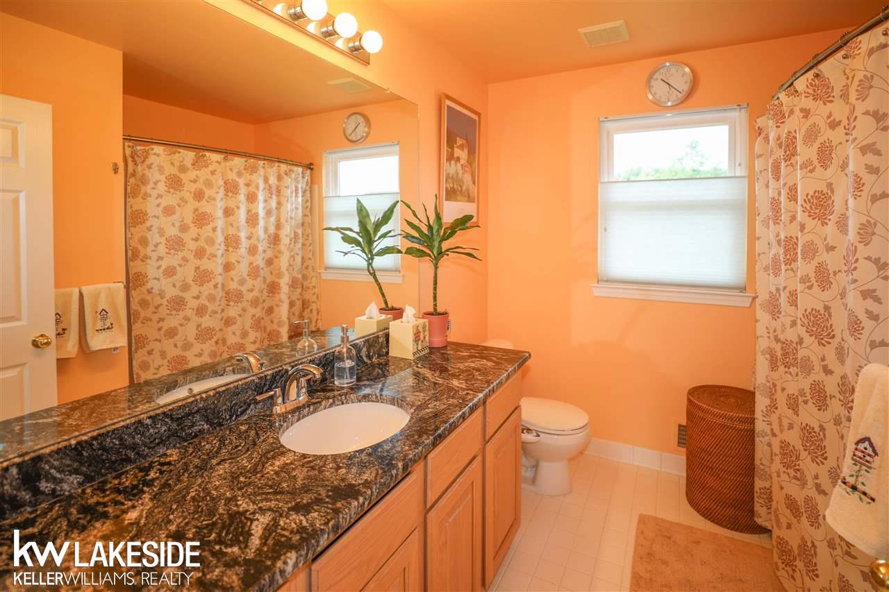2818 Long Meadow Lane Rochester, MI 48307 - Photo 35 of 45 50045489-34.JPG
