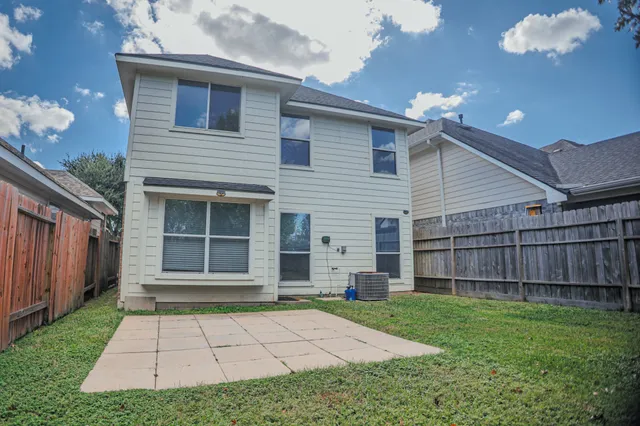 $2,100 | 19334 Strathmore Pl Lane, Katy, TX 77449