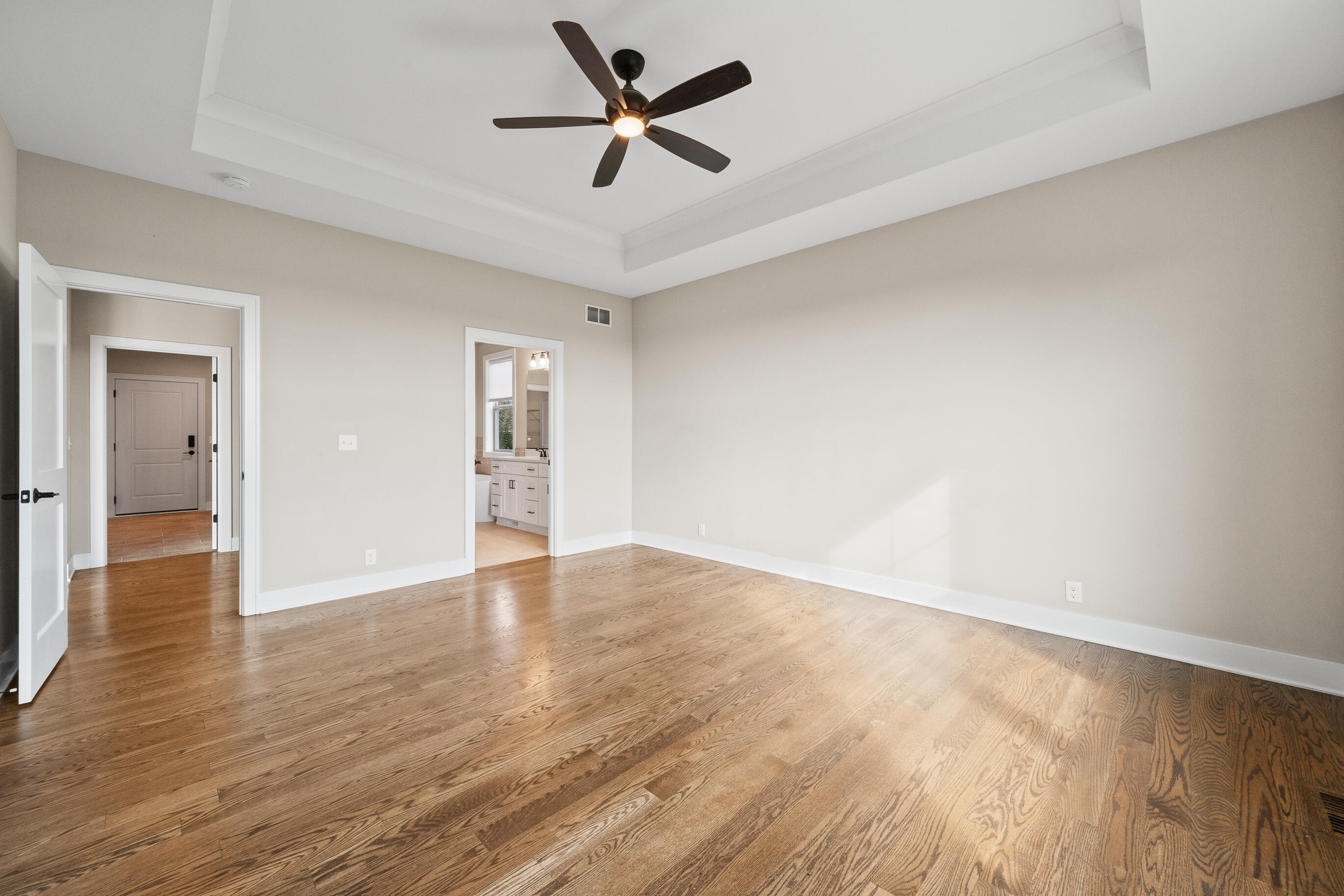460 Stone Ridge Drive, Unit 480 Lake Geneva, WI 53147 - Photo 16 of 37 Master ensuite bedrooms