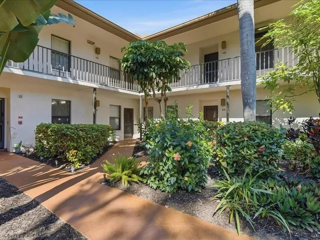 $275,000 | 1833 Courtyard Way, Unit E105, Naples, FL 34112
