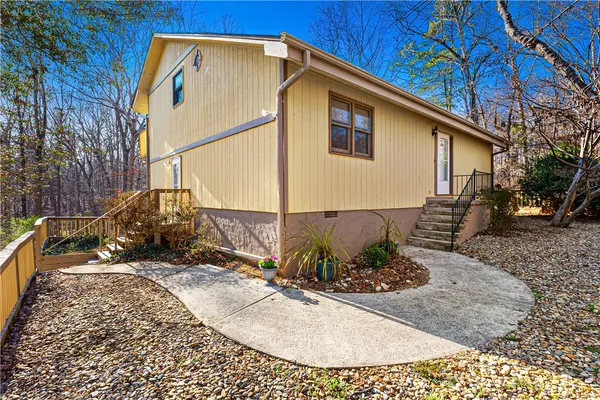 $315,000 | 251 Cherokee Drive, Fair Play, SC 29643