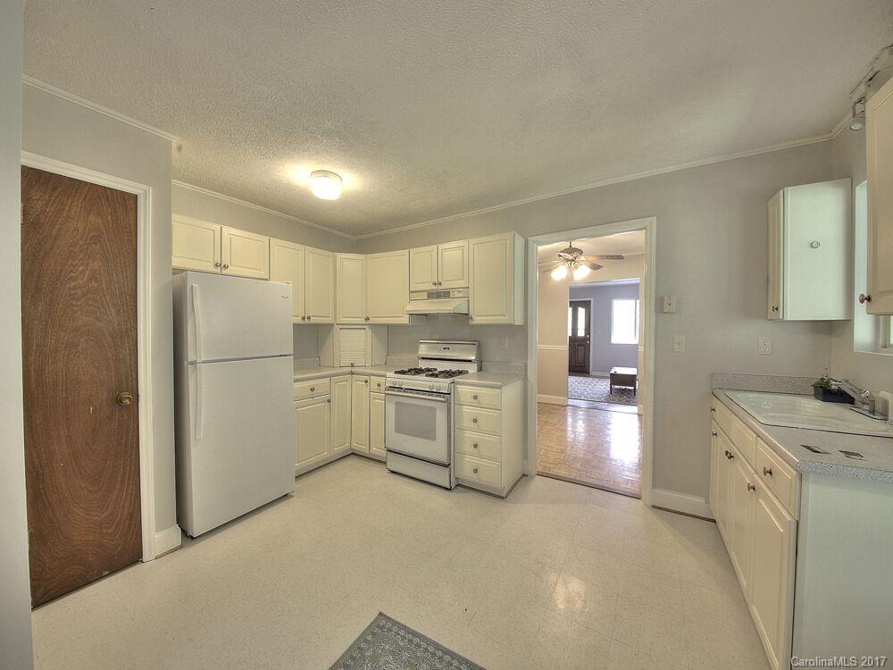 262 Sharon Road Fairview, NC 28730 - Photo 2 of 22 Gallery Image 2