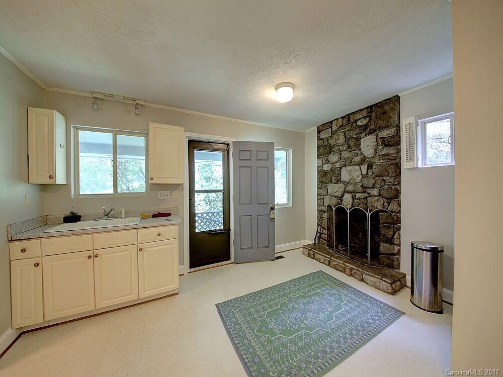 262 Sharon Road Fairview, NC 28730 - Photo 3 of 22 Gallery Image 3