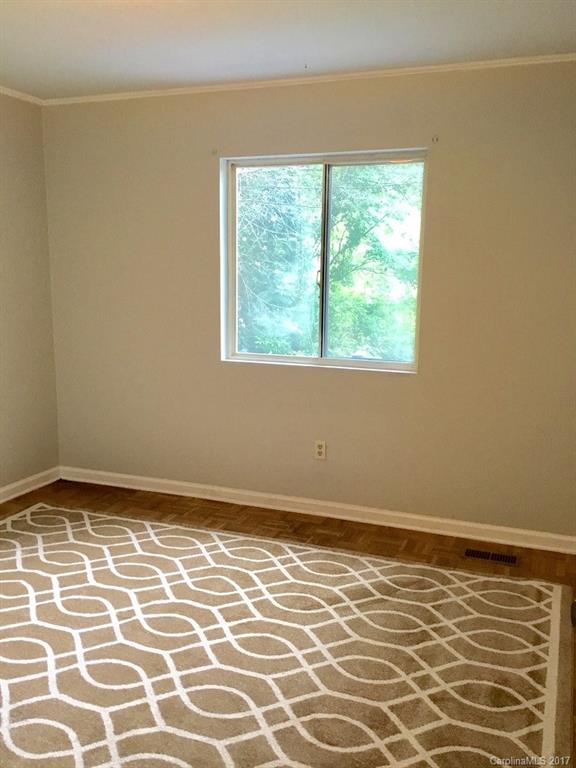 262 Sharon Road Fairview, NC 28730 - Photo 6 of 22 Gallery Image 6