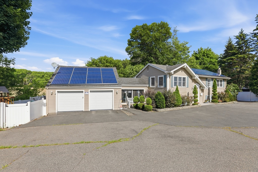 60 R Jasper Street Saugus, MA 01906 - Photo 3 of 33