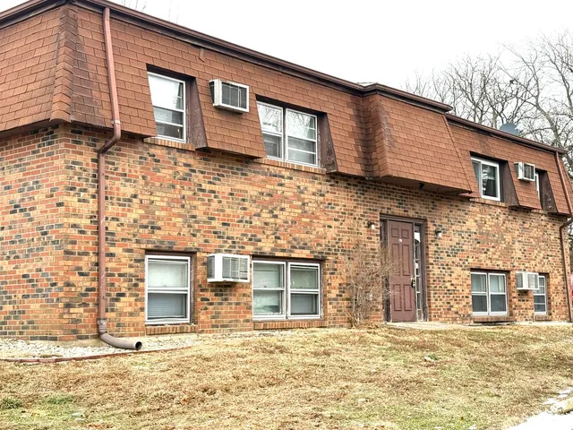 $305,000 | 112 College Park Court, Normal, IL 61761