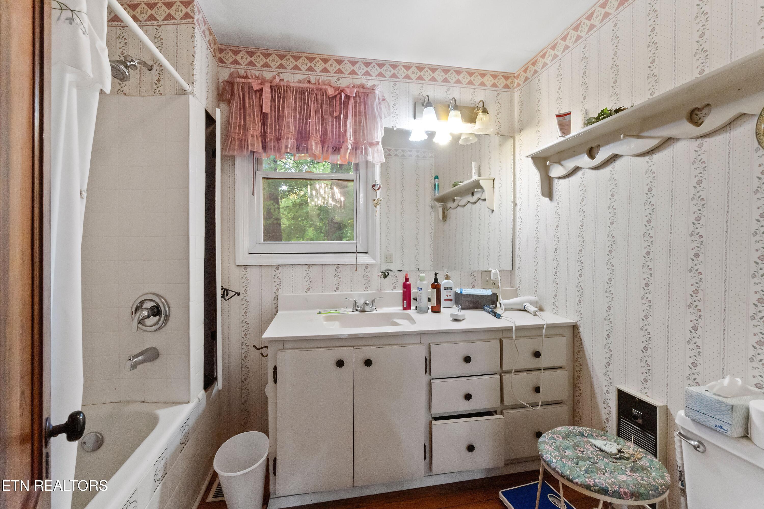 4245 Dulaney Road Greeneville, TN 37743 - Photo 14 of 39 dulaney main bath