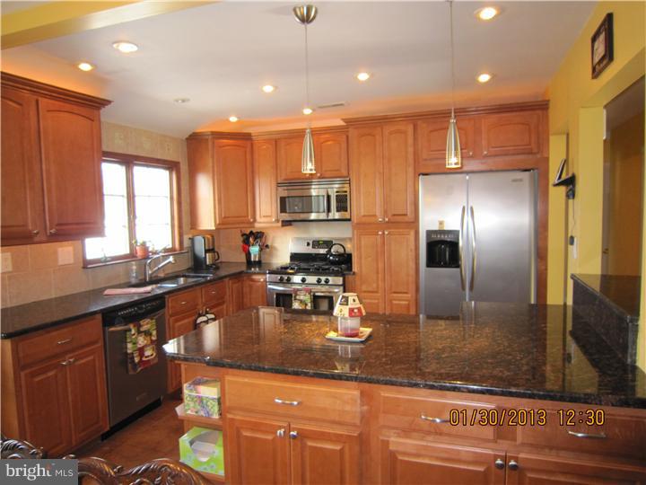 13 Lanfair Road Evesham, NJ 08053 - Photo 2 of 11 Kitchen