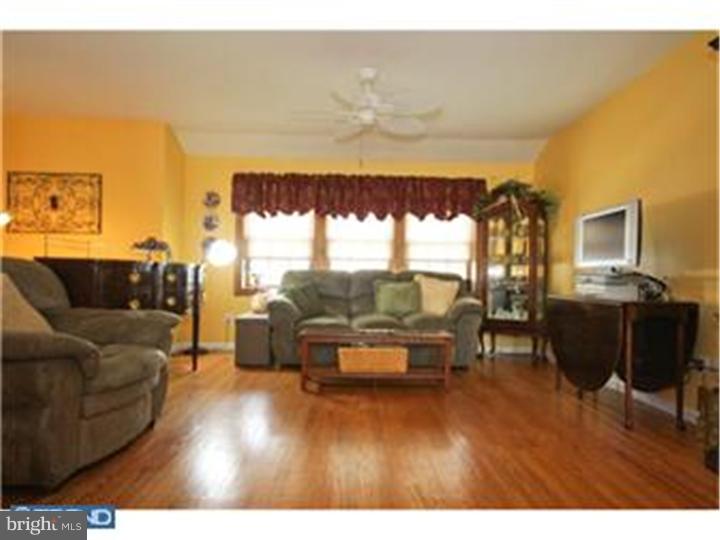 13 Lanfair Road Evesham, NJ 08053 - Photo 6 of 11 Living Room