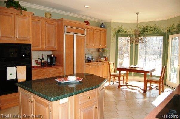 3733 Cedar Brook Drive Rochester, MI 48309 - Photo 6 of 20 Kitchen