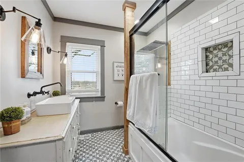 $230,000 | 5324 Douglas Avenue, Kansas City, KS 66106