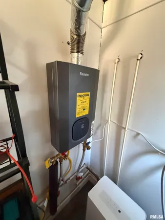 $49,500 | 305 West McLean Street, Colchester, IL 62326