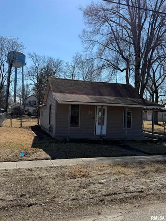 $49,500 | 305 West McLean Street, Colchester, IL 62326