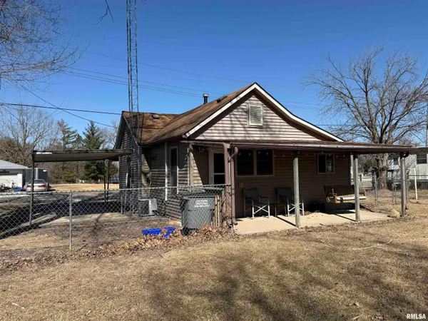 $49,500 | 305 West McLean Street, Colchester, IL 62326