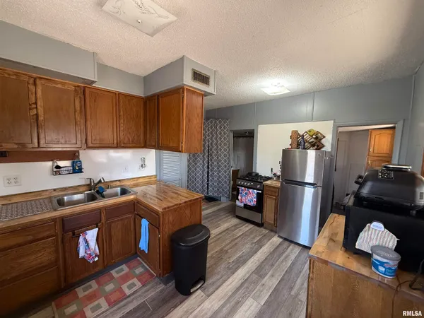 $49,500 | 305 West McLean Street, Colchester, IL 62326