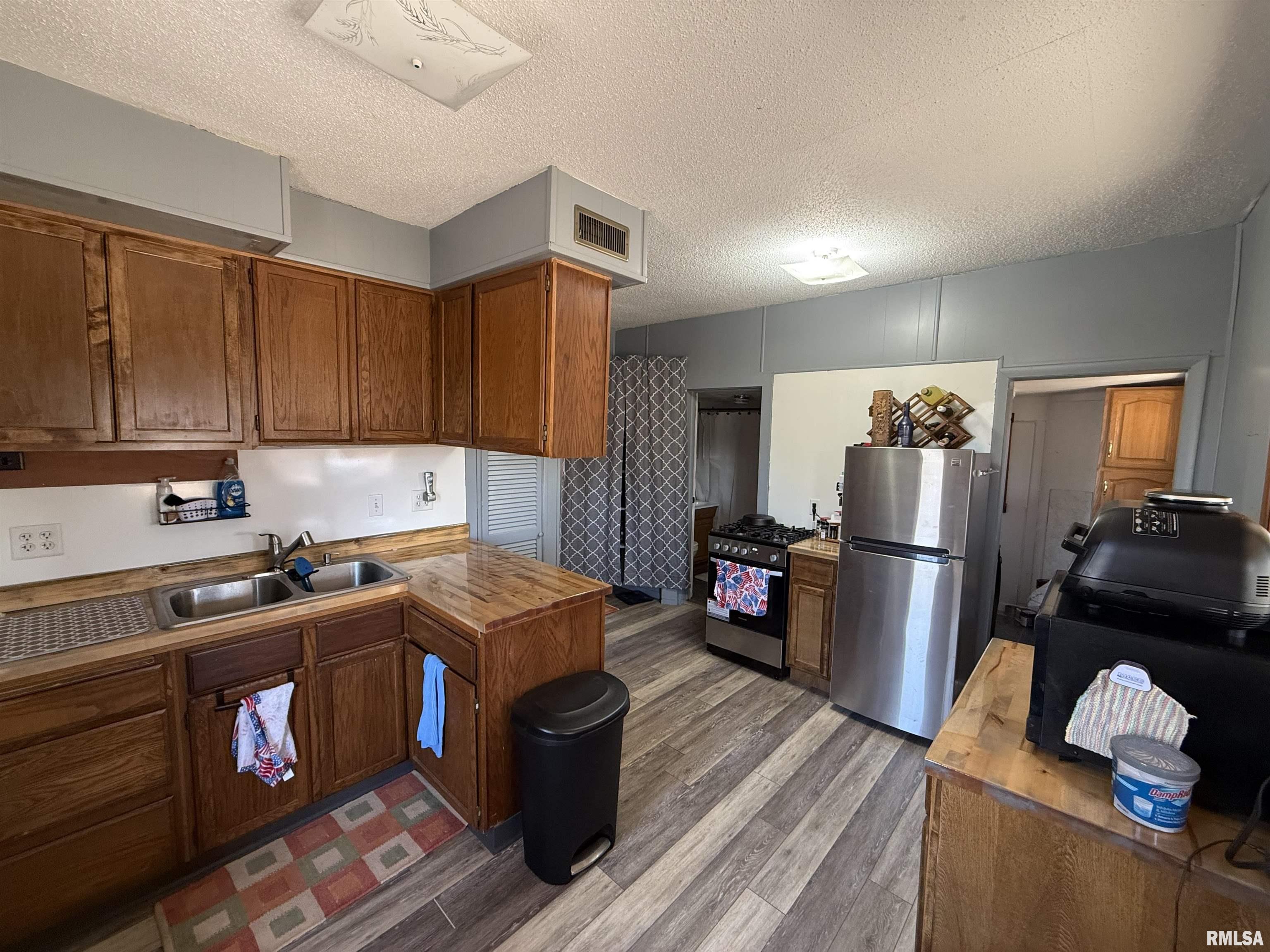 305 West McLean Street Colchester, IL 62326 - Photo 6 of 20