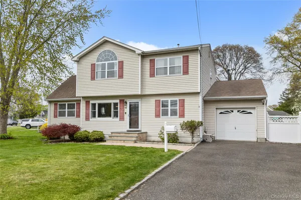 $799,999 | 15 Adams Street East, East Islip, NY 11730