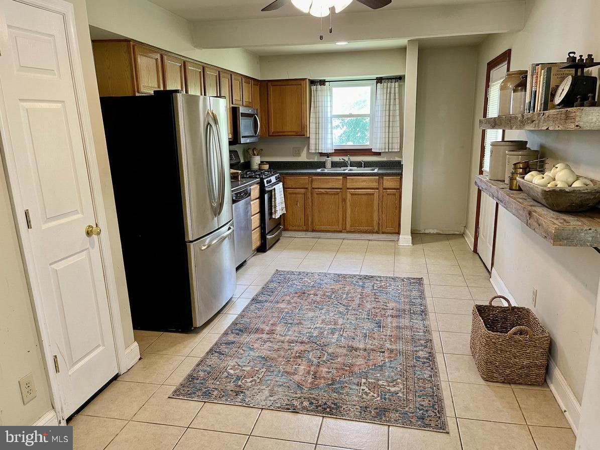 10 Avenal Road Baltimore, MD 21221 - Photo 3 of 24 Virtually staged eat-in kitchen