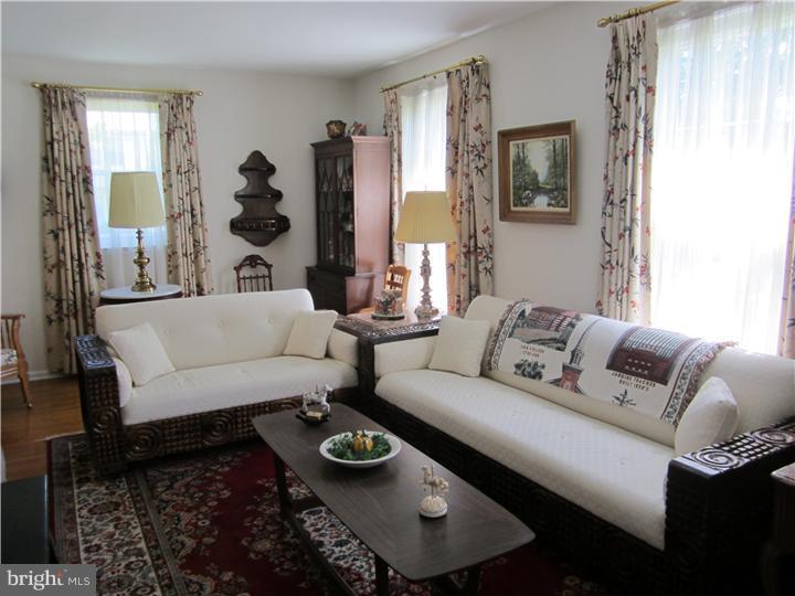 419 Cherry Lane Mickleton, NJ 08056 - Photo 4 of 18 Living Room