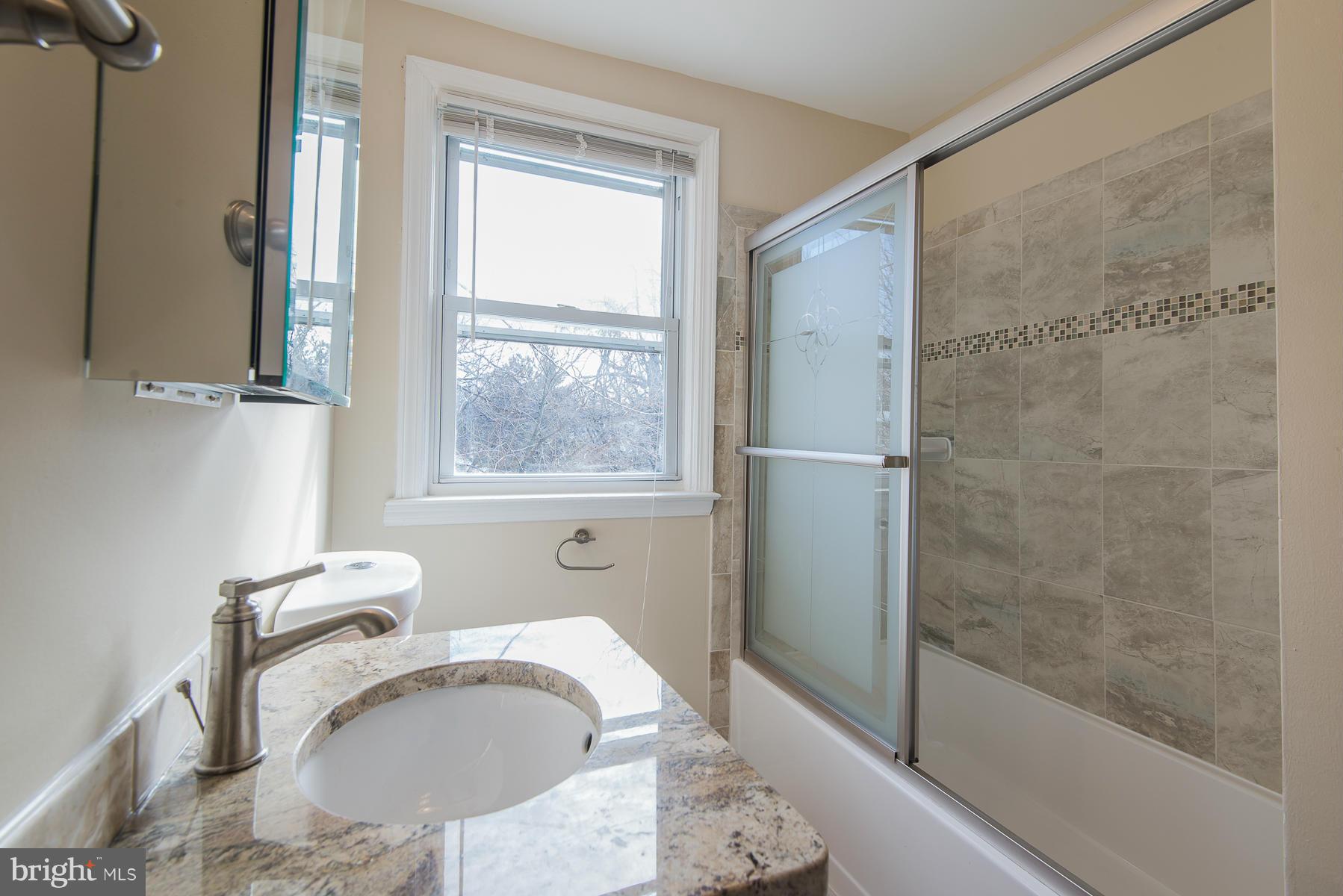 739 Old Riverside Road Baltimore, MD 21225 - Photo 15 of 24 Bath