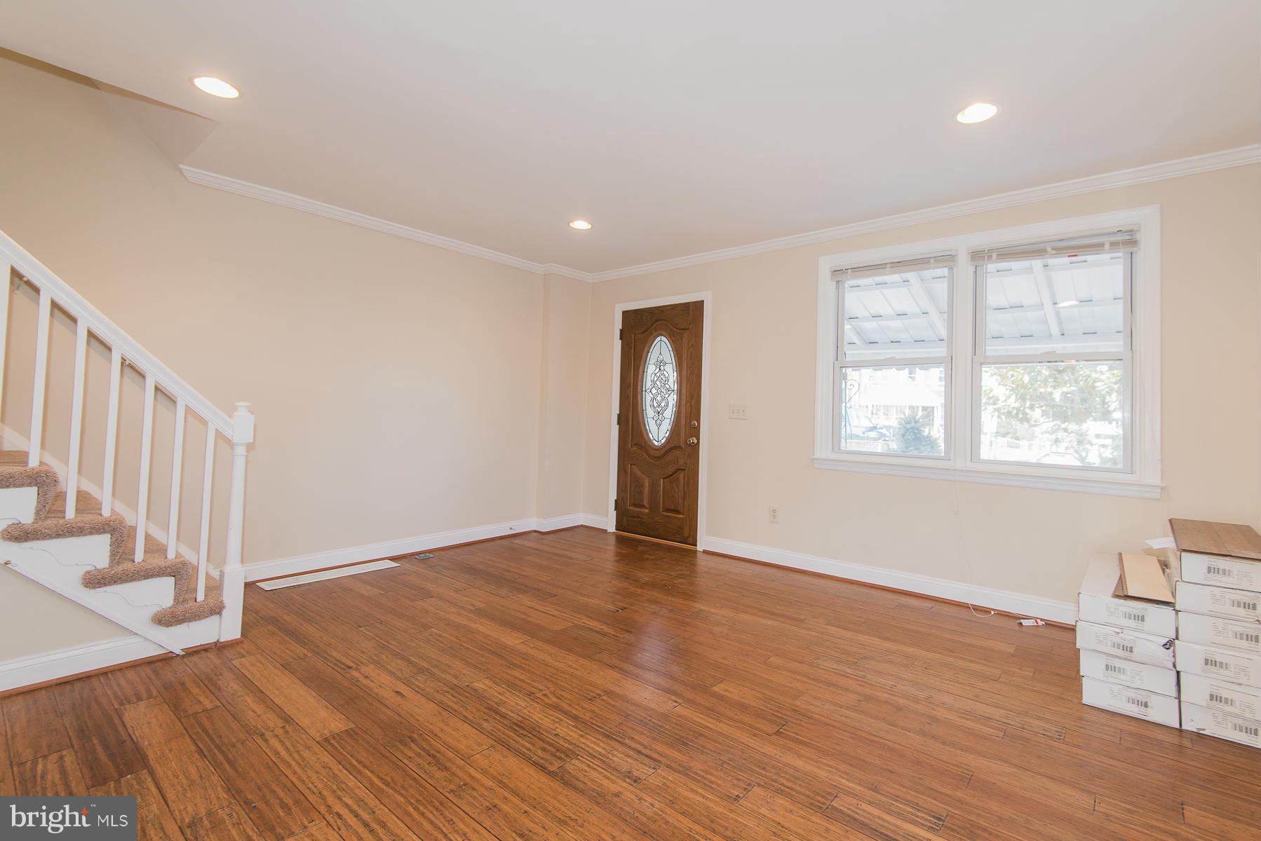 739 Old Riverside Road Baltimore, MD 21225 - Photo 4 of 24 Living Room