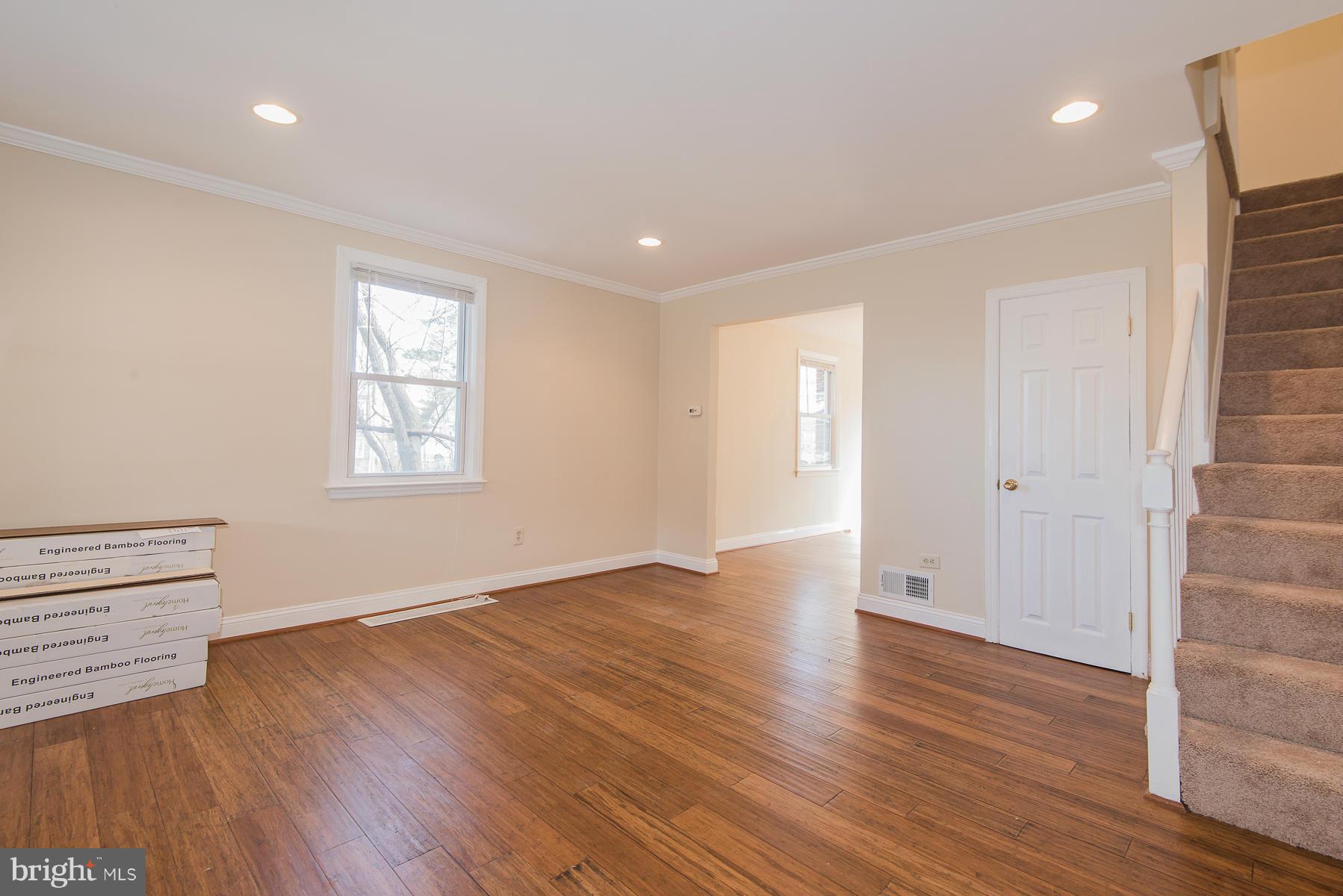 739 Old Riverside Road Baltimore, MD 21225 - Photo 10 of 24 Living Room
