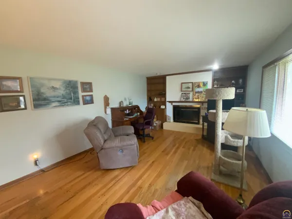 $264,900 | 2869 Southwest Jewell Avenue, Topeka, KS 66611