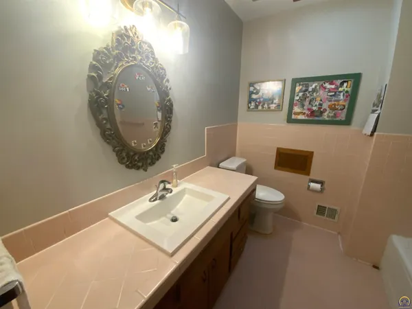 $264,900 | 2869 Southwest Jewell Avenue, Topeka, KS 66611