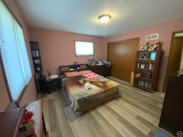 $264,900 | 2869 Southwest Jewell Avenue, Topeka, KS 66611