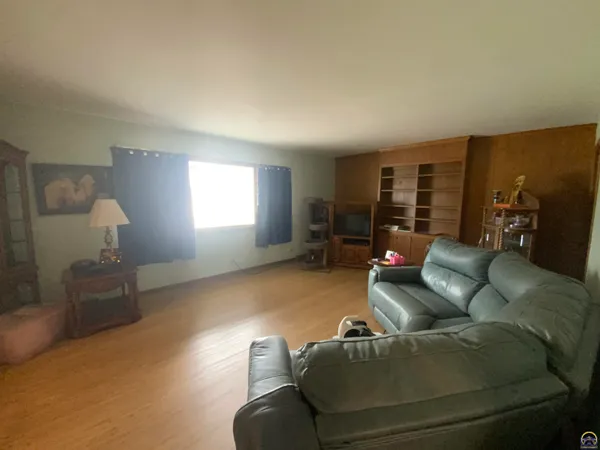 $264,900 | 2869 Southwest Jewell Avenue, Topeka, KS 66611