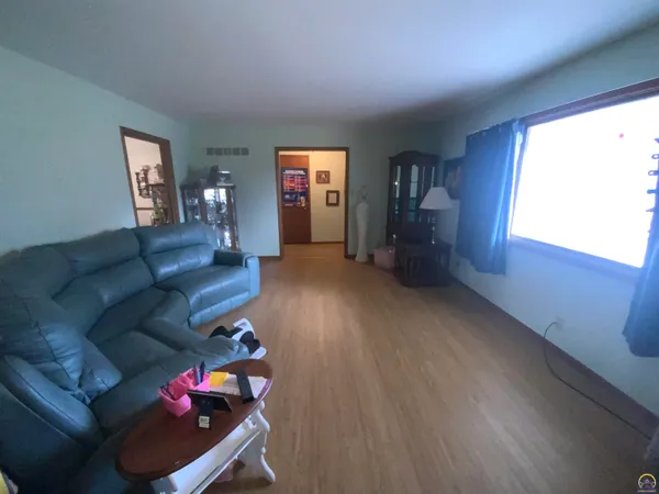 $264,900 | 2869 Southwest Jewell Avenue, Topeka, KS 66611