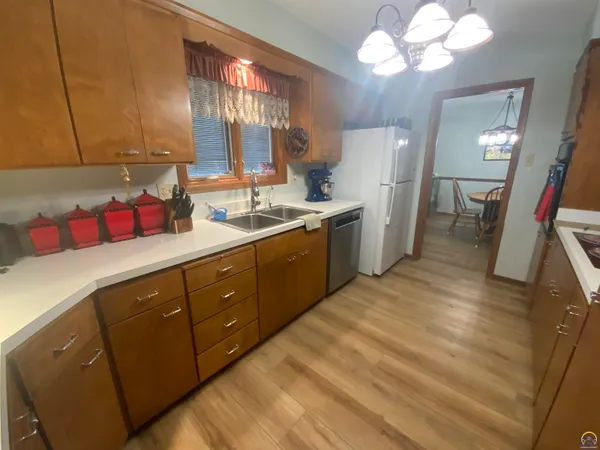 $264,900 | 2869 Southwest Jewell Avenue, Topeka, KS 66611