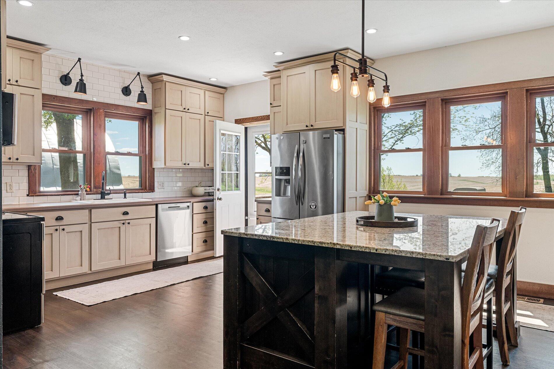 E7155 Traastad Road Franklin, WI 54665 - Photo 14 of 41 Kitchen