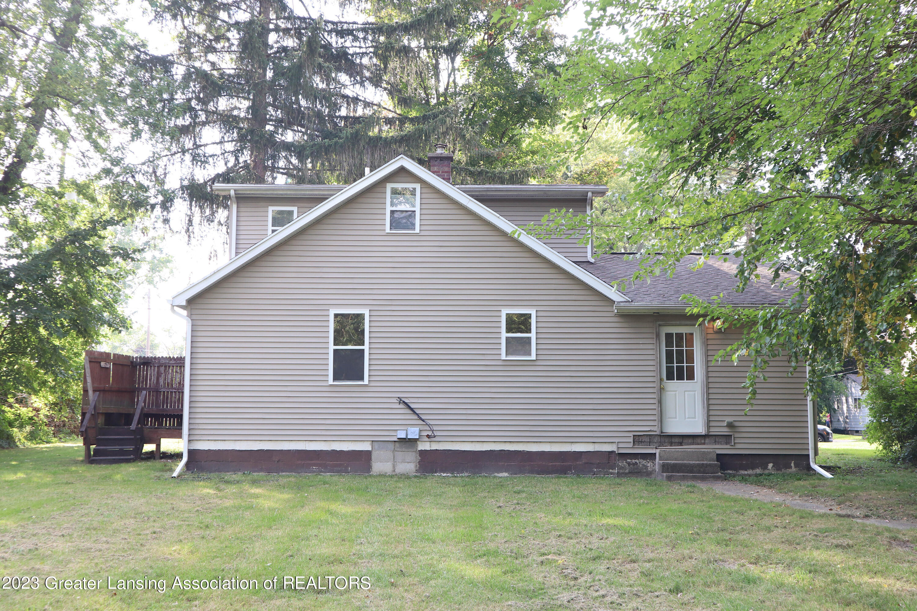 4923 Ballard Road Lansing, MI 48911 - Photo 3 of 28 IMG_2670